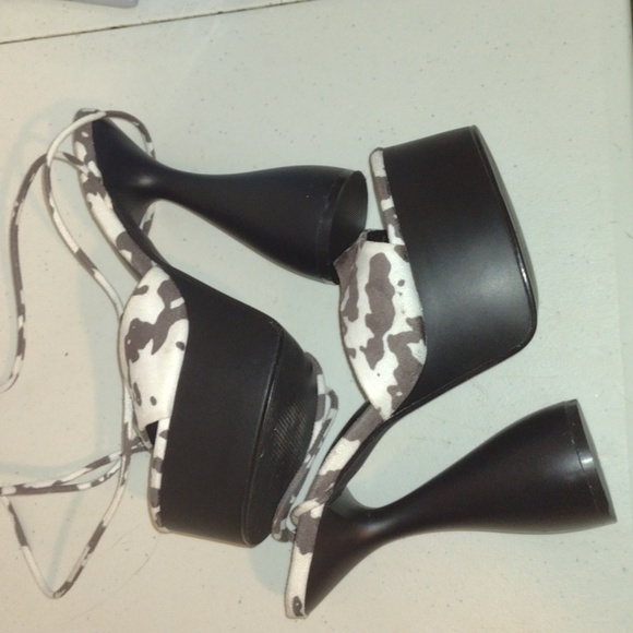 Cow Print Ego Strappy Platform heels size 6 - Picture 9 of 12